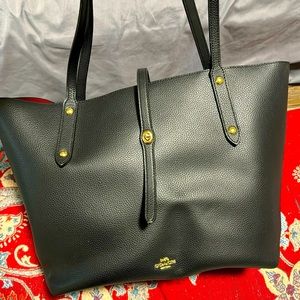 Coach woman handbag black with red interior